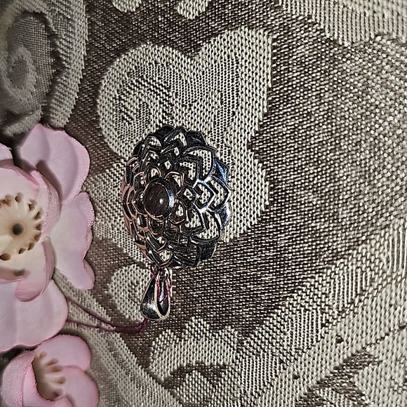 New Sterlibg Silver Sunstone flower pendant - Picture 3 of 6